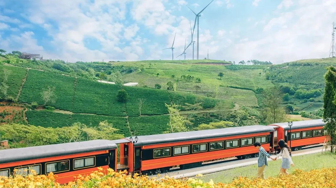 Giá vé Euro Garden Vườn Châu Âu Đà Lạt Cực HOT 9/2025