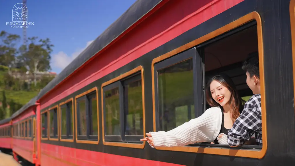 Giá vé Euro Garden Vườn Châu Âu Đà Lạt Cực HOT 9/2025